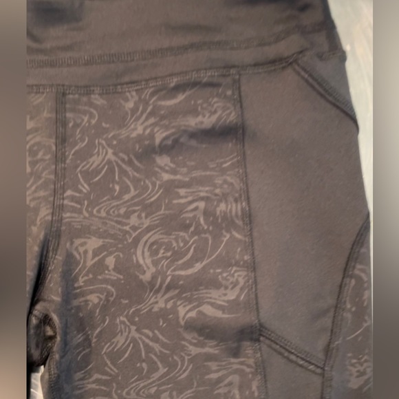 90 degree by Reflex long legging, Med, black. Emboss pattern. - Picture 2 of 4